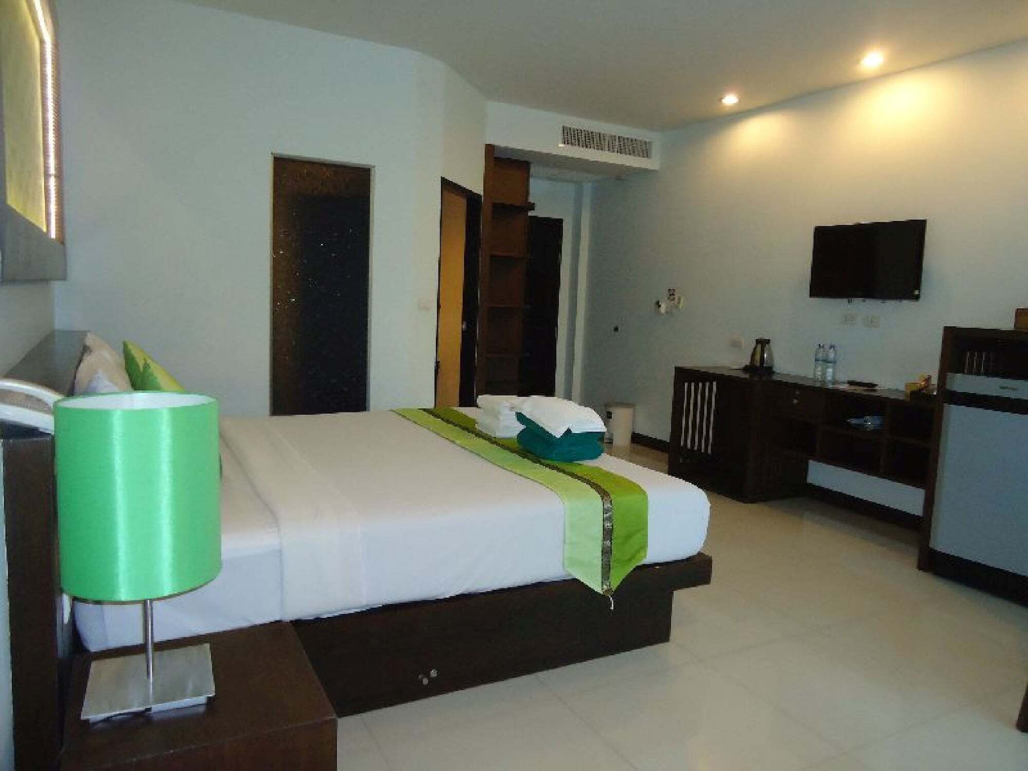Puding Holiday World شاطئ كاتا المظهر الخارجي الصورة